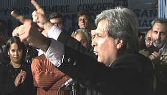 Solanas muestra contactos K