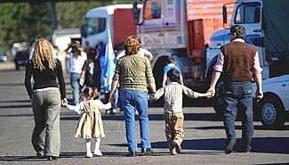 Gualeguaychú dejará pasar a quienes crucen caminando en las Fiestas