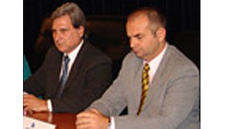 El Municipio habla de "alguna relación muy estrecha" de funcionarios con la empresa