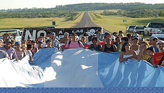 Se cortarán los tres pasos fronterizos al Uruguay