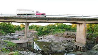 Cayó un puente en Santa Fe y se agrava la situación en toda la provincia
