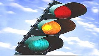 Quitarán el carné por cruzar en rojo