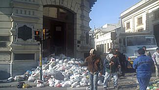 Intervino la Iglesia y se devolverían los descuentos en Limpieza