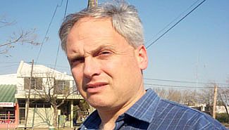 Interna radical: siguen sacando el archivo en Villa Elisa