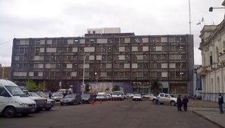 Bachillerato para adultos:Trabajan gratis con un pizarrón y encima reciben poco del CGE