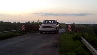 Destaca el gobierno puentes y accesos enripiados