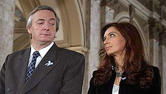 Desde el Gobierno ven "intencionalidad política" en el triple crimen de los policías