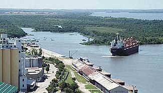 Pese a Botnia, creció 112{10b083c464b21a2e5b96ab7d1950c6efda5949816d8d4b699d6508628a11a647} el comercio con Uruguay