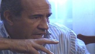 Arrojaron una bomba molotov contra la casa de Schiavoni