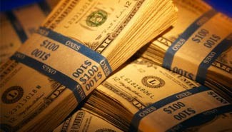 El dólar cerró estable en una jornada con altibajos