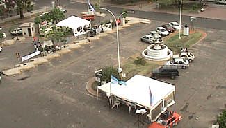 El gobernador desmintió que no alcance la plata para pagar sueldos