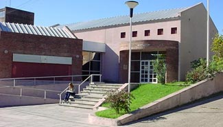 Denuncian que universitarios “K” dejaron internado a un estudiante