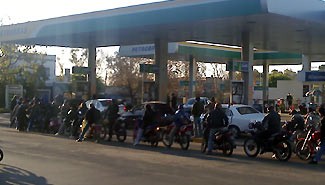 Es dura la pelea para que baje el precio de los combustibles