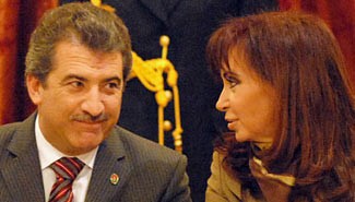 La presidente y el gobernador prorrogaron el Presupuesto 2010