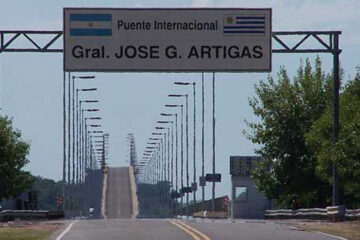 Puente Colón-Paysandú: un hombre intentó cruzar 60 mil dólares