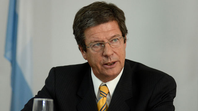 Cuestionan a Cettour por su "guía" para proceder en casos de aborto no punibles