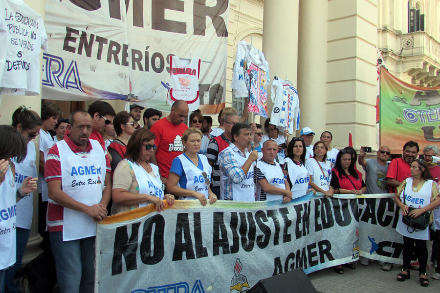 Gobierno convocó a docentes a negociar