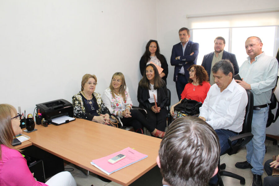 Sigue la negociación entre Gobierno y gremios docentes en la Justicia