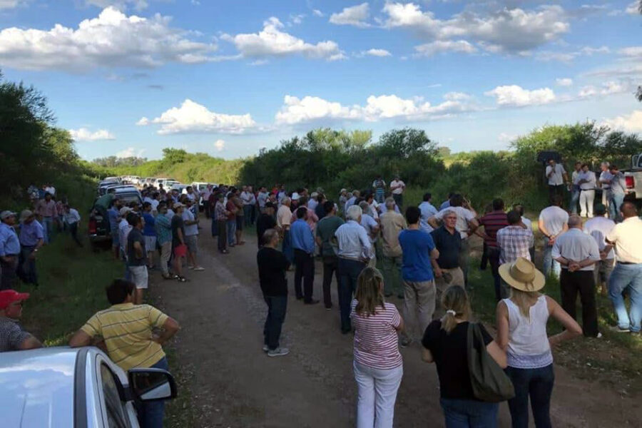 Productores marcharán a Paraná si no los dejan fumigar
