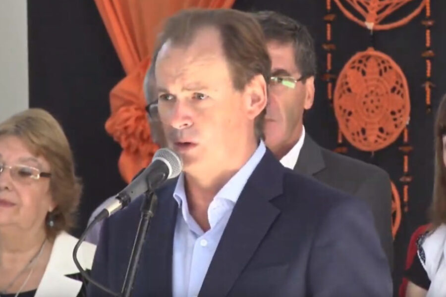 Bordet confirmó que dará un aumento a docentes por decreto