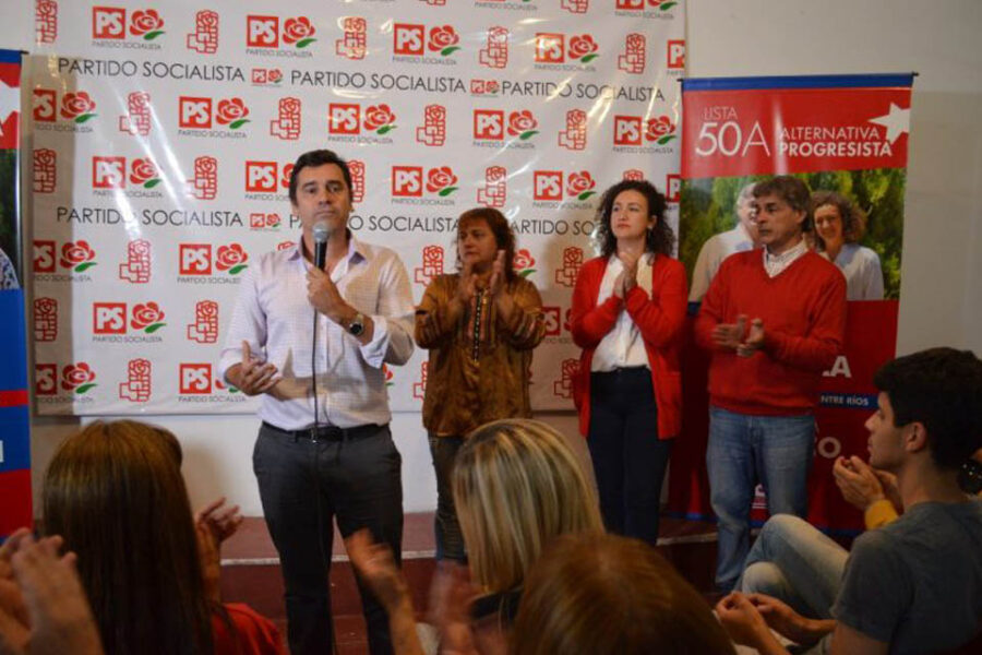 Los socialistas concluyeron con críticas al bipartidismo