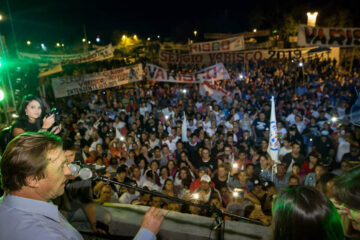 Varisco profundiza la peronización de su campaña