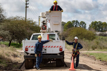 Enersa quitará carteles de campaña colgados en postes de luz
