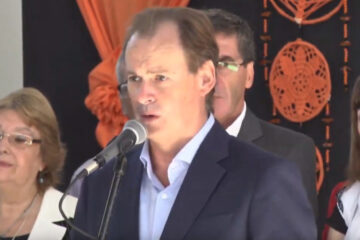 Bordet anunció que dictará un nuevo decreto para fumigar