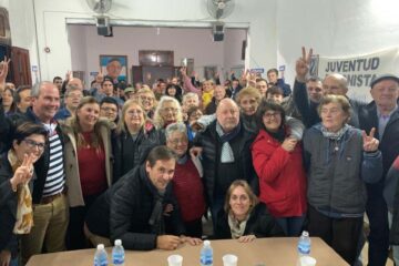 Busti de campaña contra Cambiemos