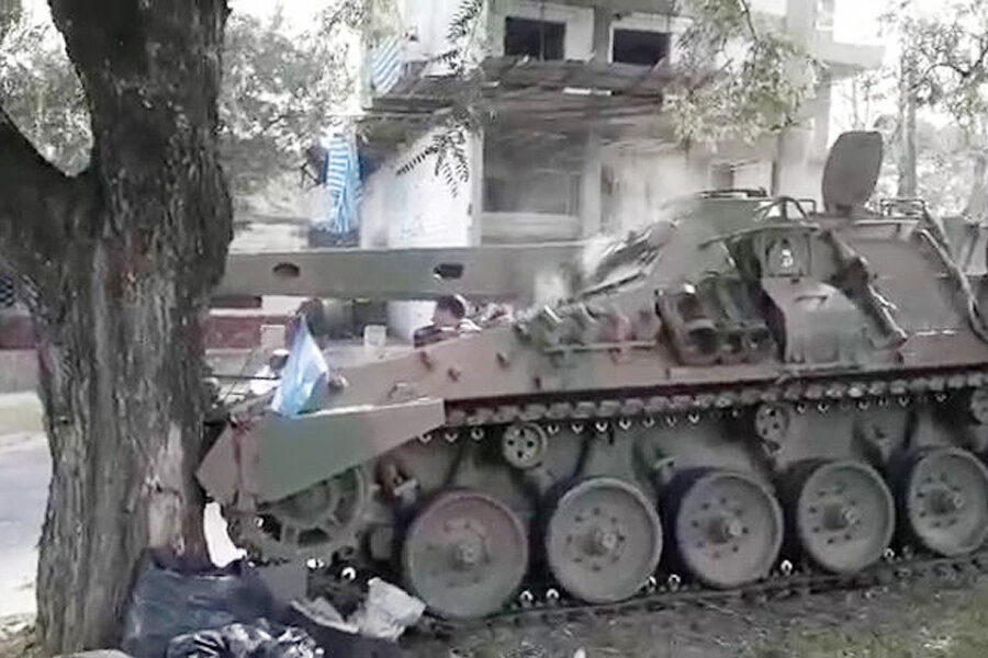 Volvió el desfile y un tanque se quedó sin frenos