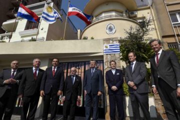 Bordet abrió sede diplomática con gobernadores y funcionario de Macri