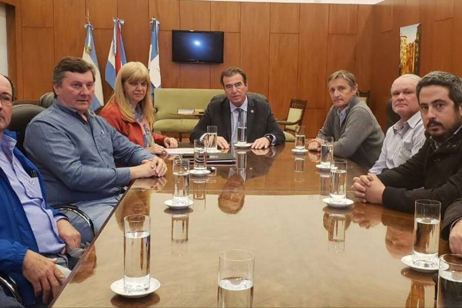 Castrillón le dijo a productores que no hay jueces contra el campo