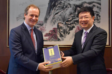 Bordet profundiza relación con China