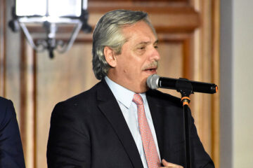 Alberto enviaría un equipo para lanzar la tarjeta alimentaria desde Concordia