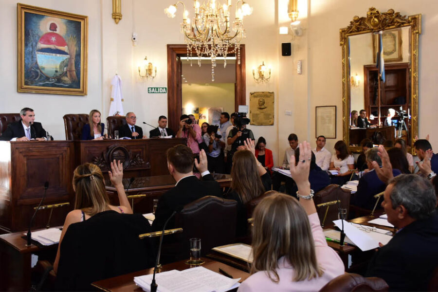 Partido exhibe cuánto cobran sus concejales y asesores