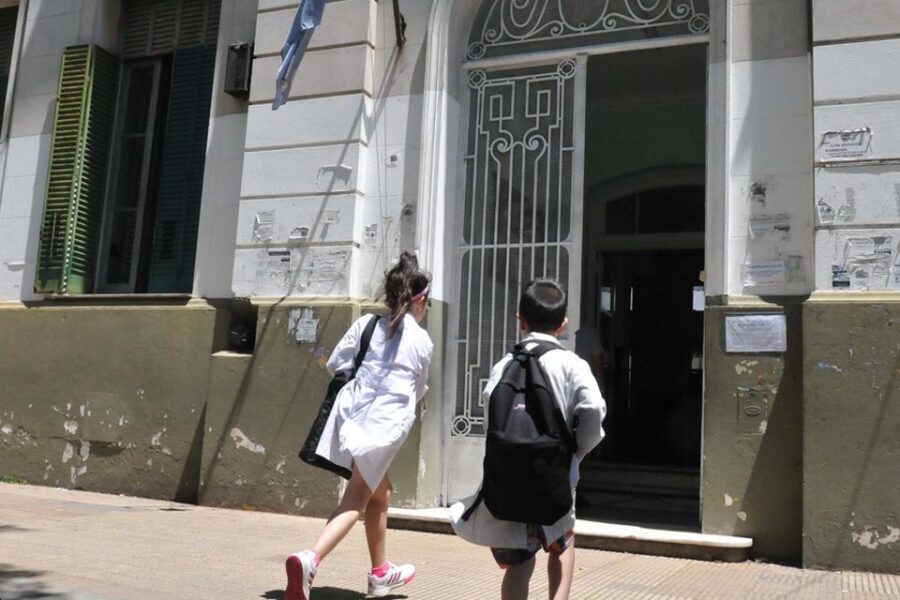 Alumnos sí deberán certificar regularidad para cobrar la asignación