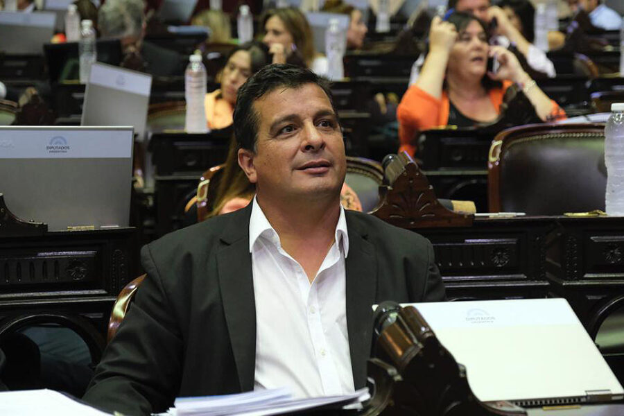 Explicó por qué los fondos de Nación no van a municipios y le pegó a Cambiemos