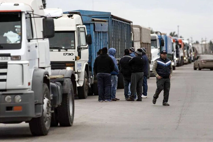 Justo reclamo: el petróleo cae pero el gasoil no baja