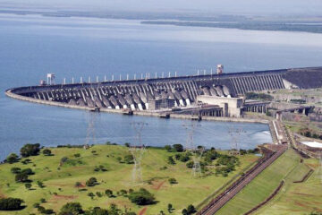 Brasil promete que hoy libera agua en Itaipú