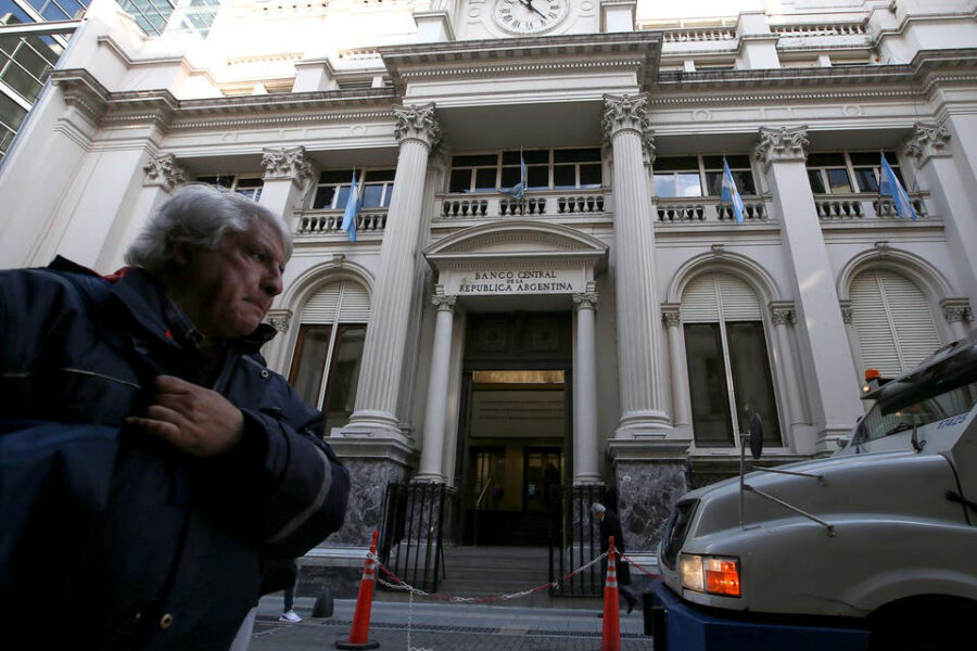 Víctimas de la dictadura comprarán a precio oficial