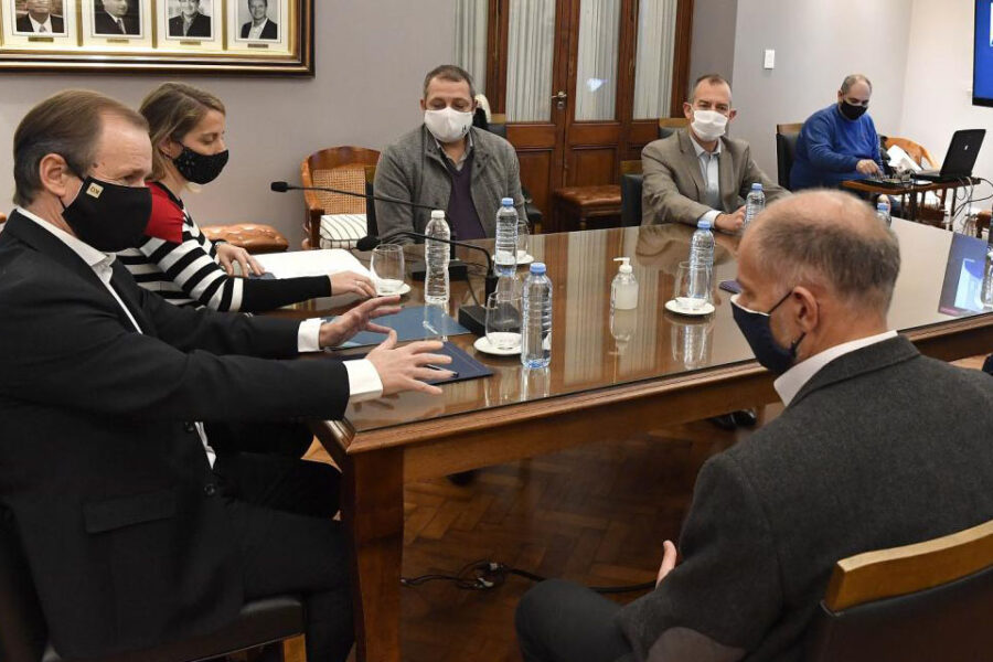 Universitarios y sexto del secundario cerca de volver a clases