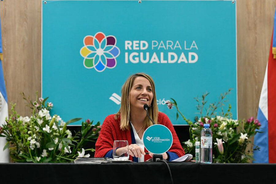 Stratta presentó una red multipartidaria de legisladoras