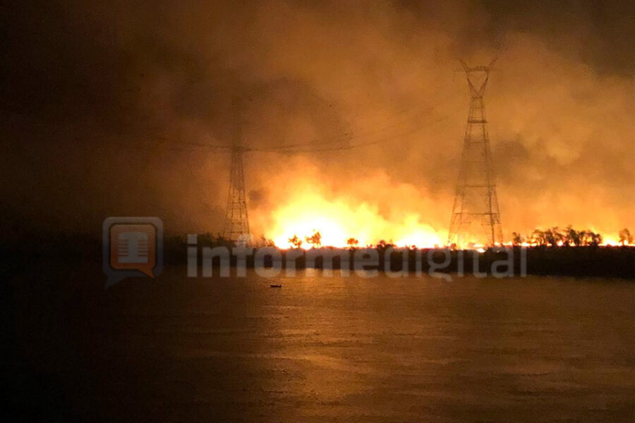 Siguen quemando las islas frente a Paraná
