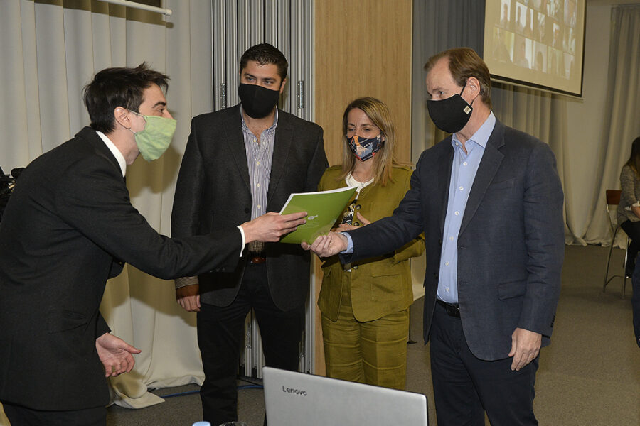 Entregan créditos por $23 millones para jóvenes emprendedores