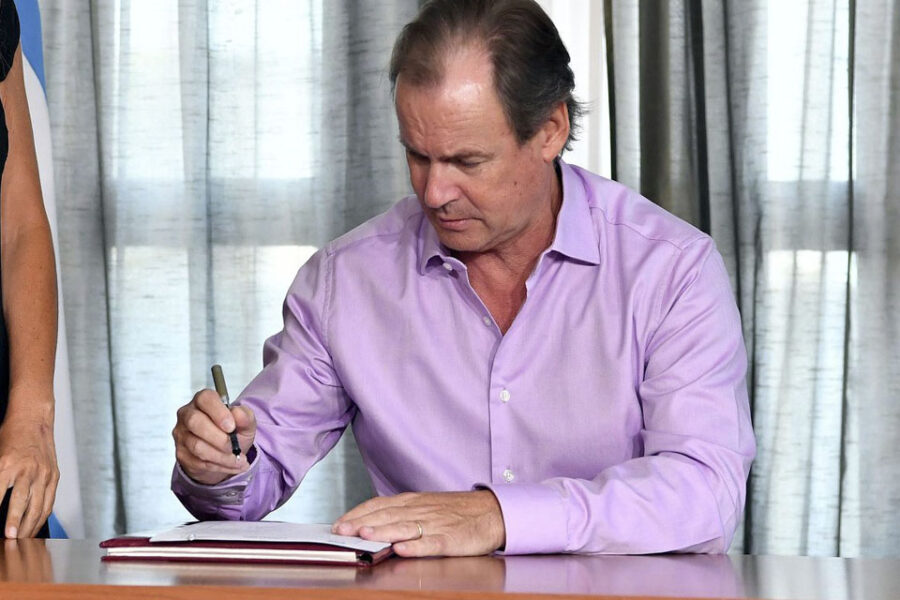 Bordet aumentó por decreto y sumas fijas