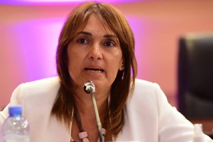 Diputada reconoció que se vacunó en enero