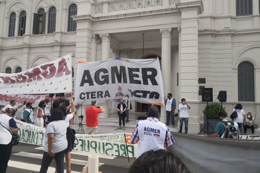 Sigue el conflicto con docentes y estatales