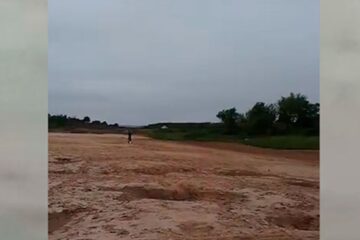 Un brazo del río se secó y puede pasarse caminando