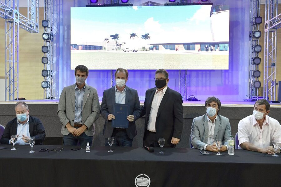 Cresto con Bordet en la adjudicación de la obra del aeropuerto en Concordia