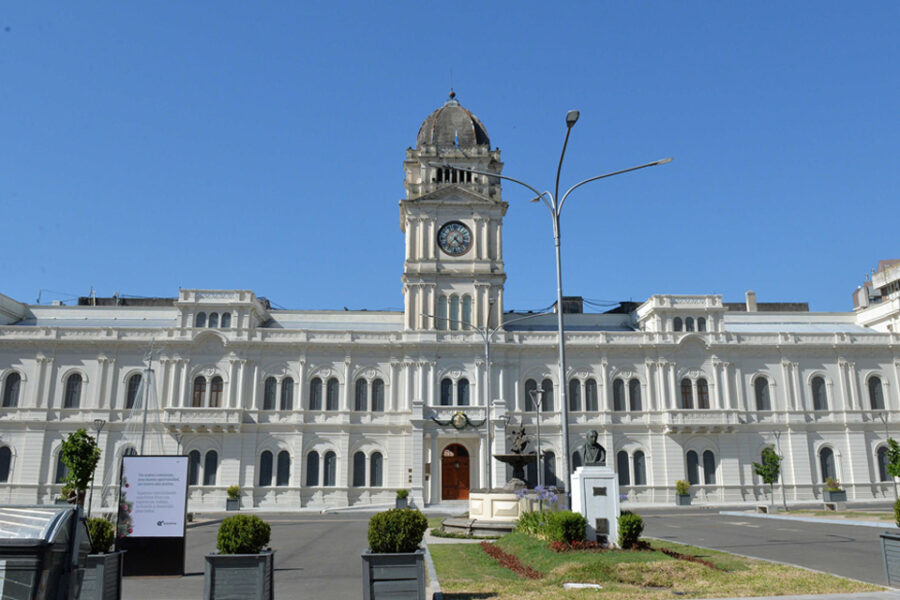 El Presupuesto 2022 contempla un 33% de aumento salarial